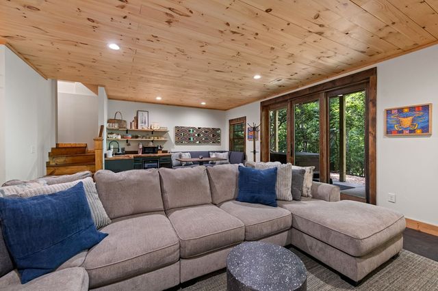 2634 Mountain Tops Road, Blue Ridge, GA 30513