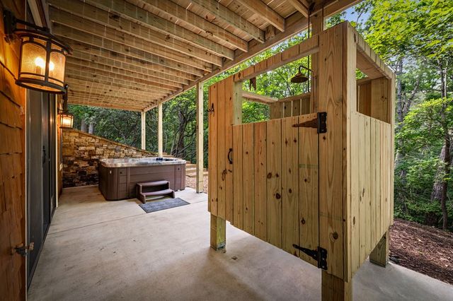 2634 Mountain Tops Road, Blue Ridge, GA 30513
