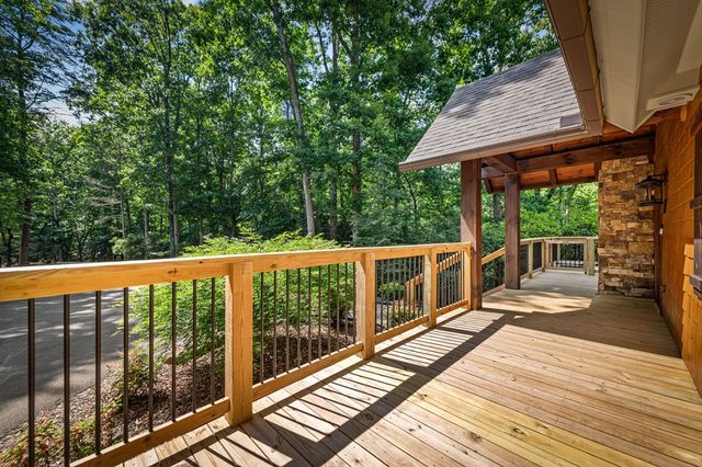 2634 Mountain Tops Road, Blue Ridge, GA 30513