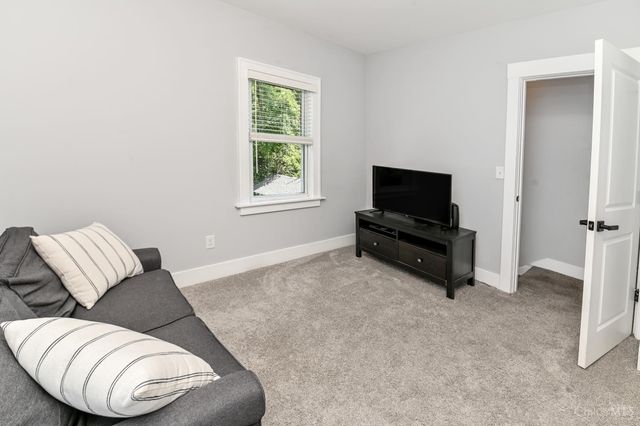 3956 Glencross Avenue, Cincinnati, OH 45217