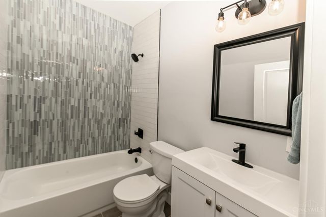 3956 Glencross Avenue, Cincinnati, OH 45217