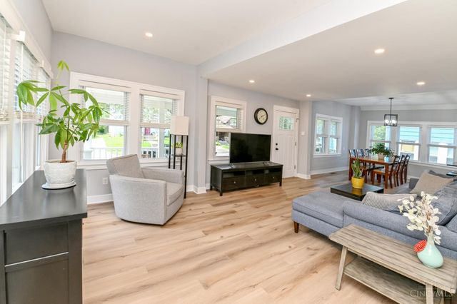 3956 Glencross Avenue, Cincinnati, OH 45217