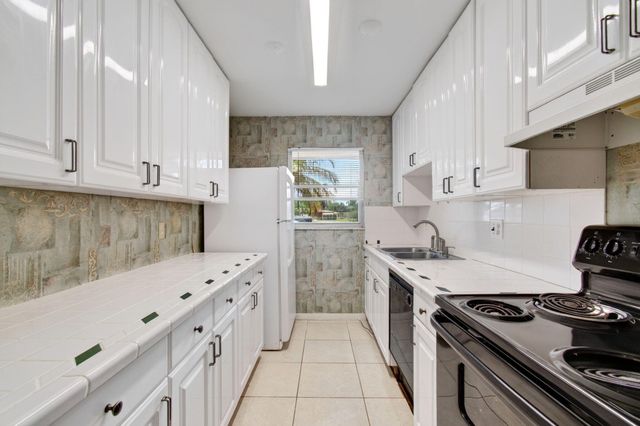 1057 E Circle Terrace, Delray Beach, FL 33445