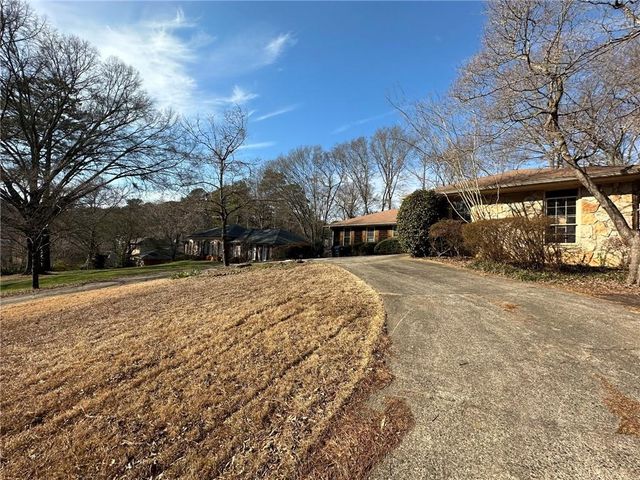 320 Wickerberry Lane, Roswell, GA 30075