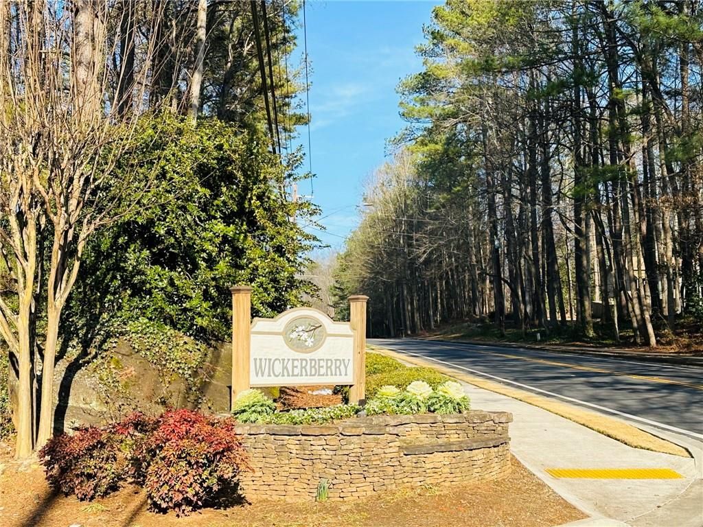 320 Wickerberry Lane, Roswell, GA 30075