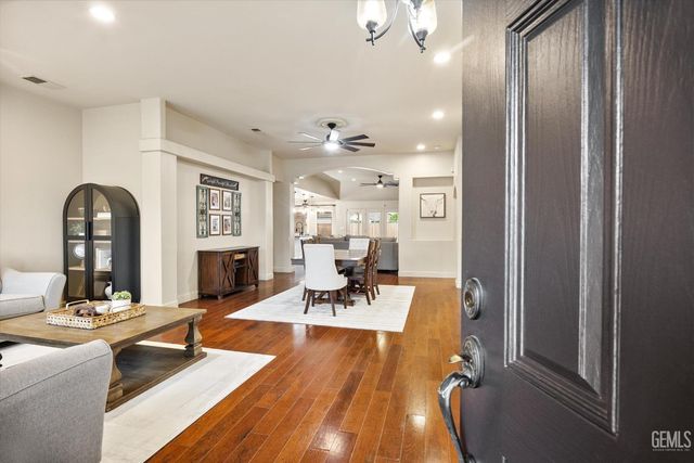 5303 Via Fontenelle Drive, Bakersfield, CA 93308