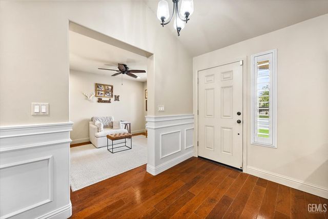 5303 Via Fontenelle Drive, Bakersfield, CA 93308