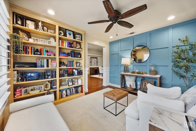 5303 Via Fontenelle Drive, Bakersfield, CA 93308