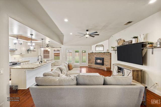 5303 Via Fontenelle Drive, Bakersfield, CA 93308