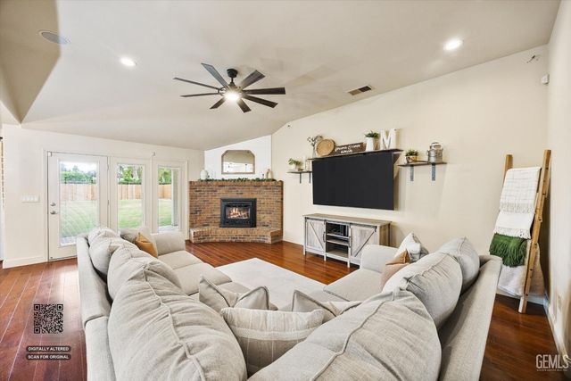 5303 Via Fontenelle Drive, Bakersfield, CA 93308