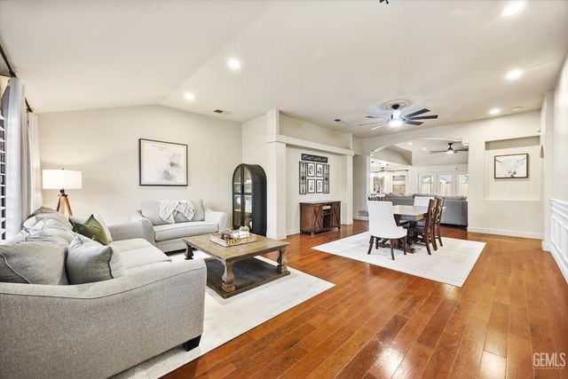 5303 Via Fontenelle Drive, Bakersfield, CA 93308