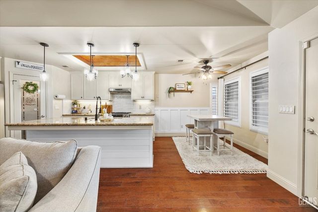 5303 Via Fontenelle Drive, Bakersfield, CA 93308