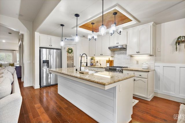 5303 Via Fontenelle Drive, Bakersfield, CA 93308