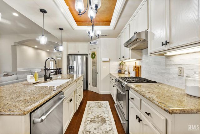 5303 Via Fontenelle Drive, Bakersfield, CA 93308