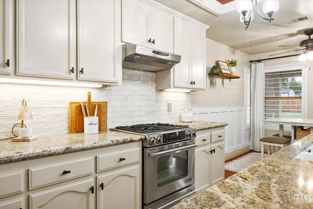 5303 Via Fontenelle Drive, Bakersfield, CA 93308