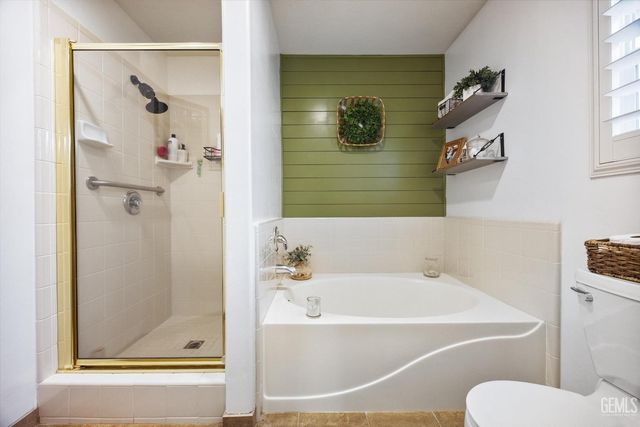 5303 Via Fontenelle Drive, Bakersfield, CA 93308