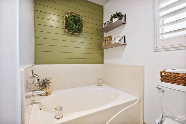 5303 Via Fontenelle Drive, Bakersfield, CA 93308