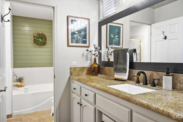 5303 Via Fontenelle Drive, Bakersfield, CA 93308