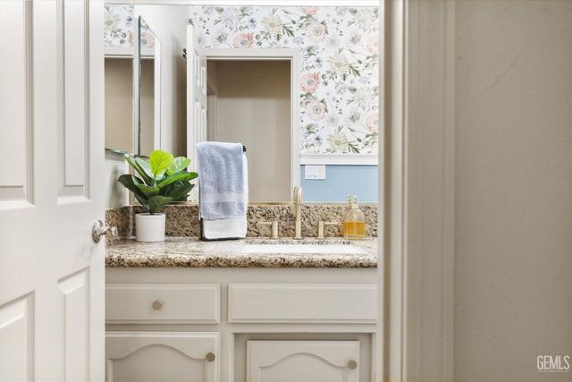 5303 Via Fontenelle Drive, Bakersfield, CA 93308