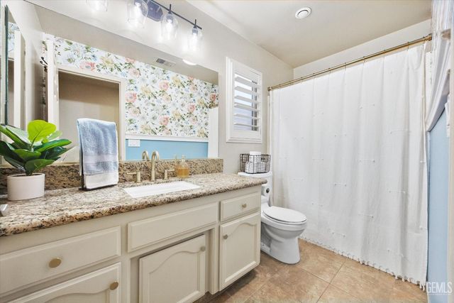 5303 Via Fontenelle Drive, Bakersfield, CA 93308