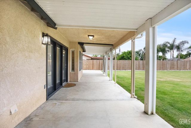 5303 Via Fontenelle Drive, Bakersfield, CA 93308