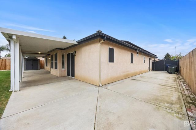 5303 Via Fontenelle Drive, Bakersfield, CA 93308