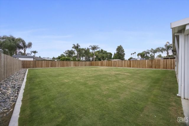 5303 Via Fontenelle Drive, Bakersfield, CA 93308