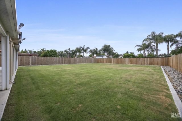 5303 Via Fontenelle Drive, Bakersfield, CA 93308