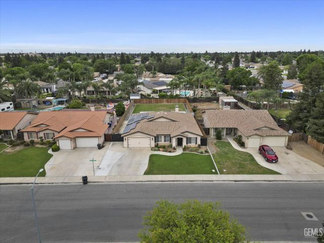 5303 Via Fontenelle Drive, Bakersfield, CA 93308