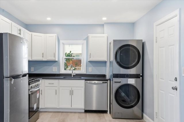 26 Bay Street 1, Hull, MA 02045