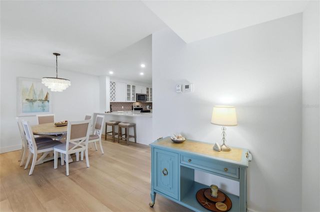 2100 BENJAMIN FRANKLIN DRIVE 205, Sarasota, FL 34236