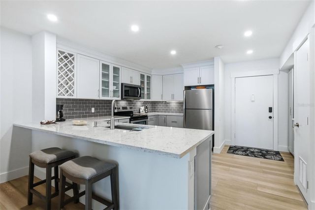 2100 BENJAMIN FRANKLIN DRIVE 205, Sarasota, FL 34236