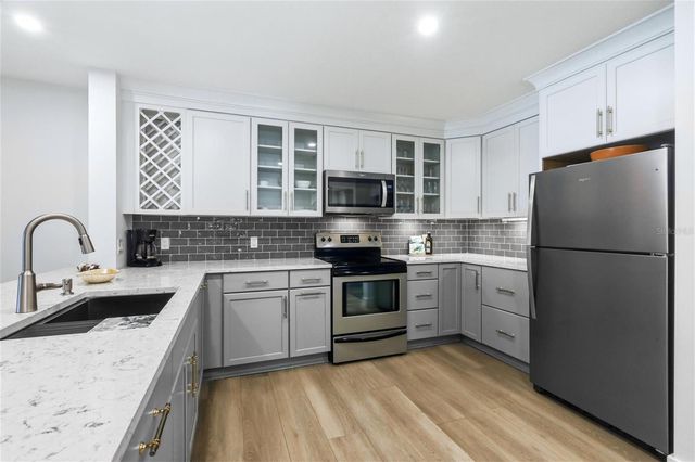 2100 BENJAMIN FRANKLIN DRIVE 205, Sarasota, FL 34236