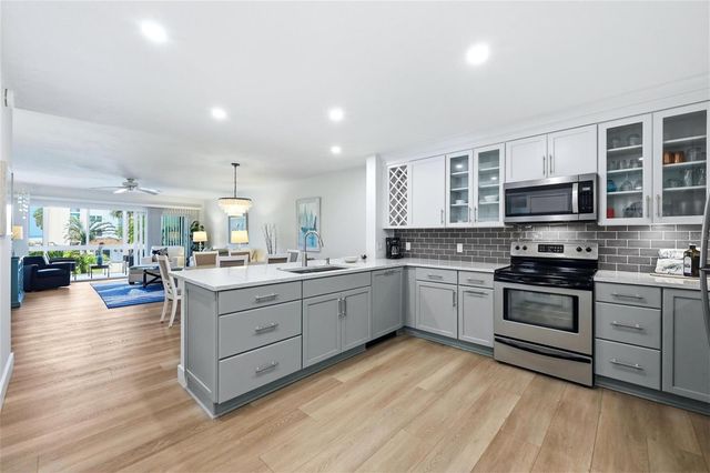 2100 BENJAMIN FRANKLIN DRIVE 205, Sarasota, FL 34236