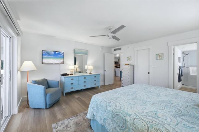 2100 BENJAMIN FRANKLIN DRIVE 205, Sarasota, FL 34236