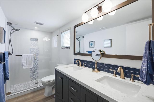 2100 BENJAMIN FRANKLIN DRIVE 205, Sarasota, FL 34236