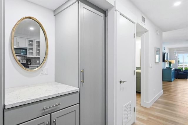 2100 BENJAMIN FRANKLIN DRIVE 205, Sarasota, FL 34236