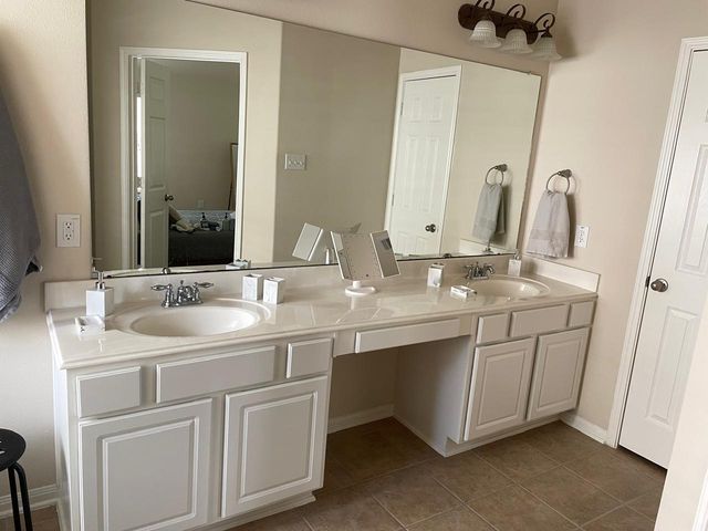 31 W Spindle Tree Circle W, The Woodlands, TX 77382