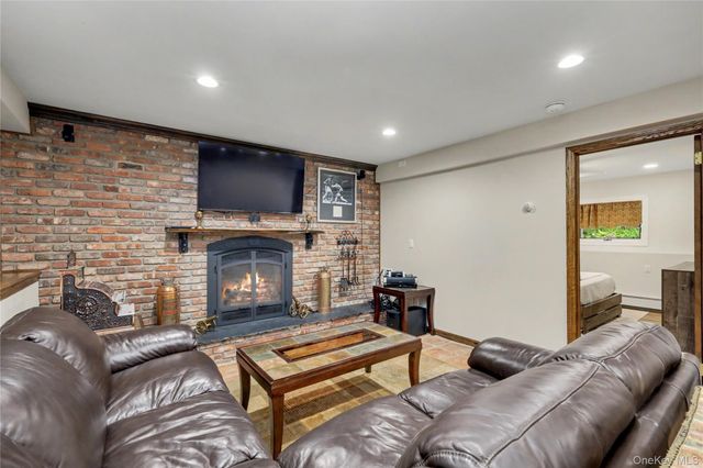 12 Keyrel Lane, Mahopac, NY 10541