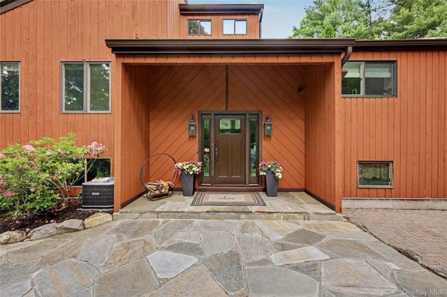 12 Keyrel Lane, Mahopac, NY 10541