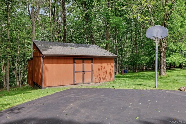 12 Keyrel Lane, Mahopac, NY 10541