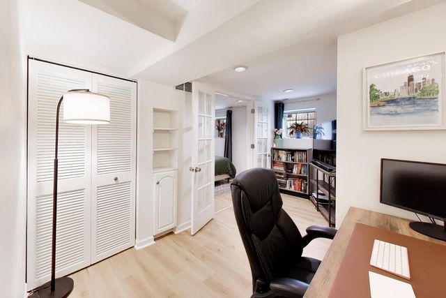 1232 W Nelson Street B, Chicago, IL 60657