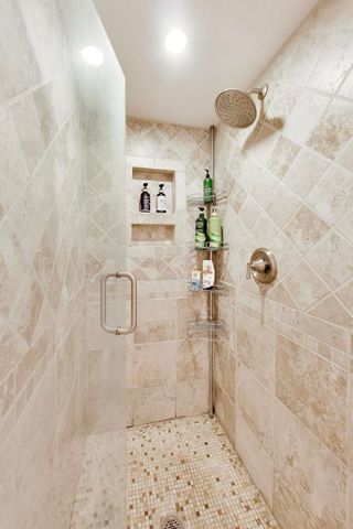 1232 W Nelson Street B, Chicago, IL 60657