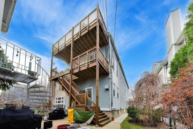 1232 W Nelson Street B, Chicago, IL 60657