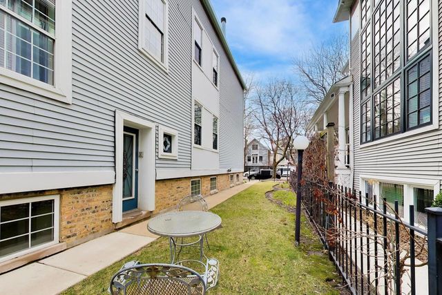 1232 W Nelson Street B, Chicago, IL 60657