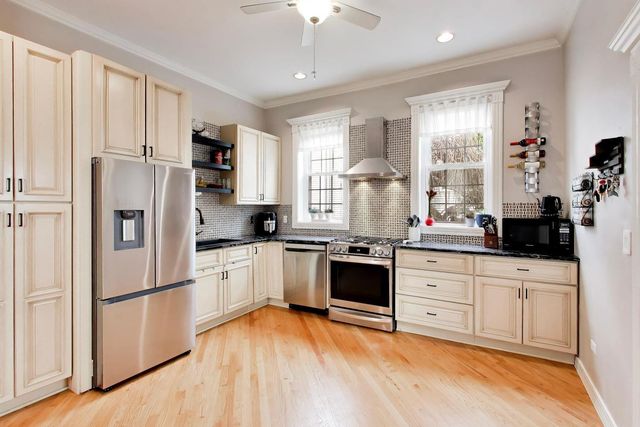 1232 W Nelson Street B, Chicago, IL 60657