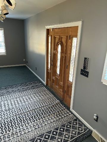 6104 Madison Avenue, Indianapolis, IN 46227