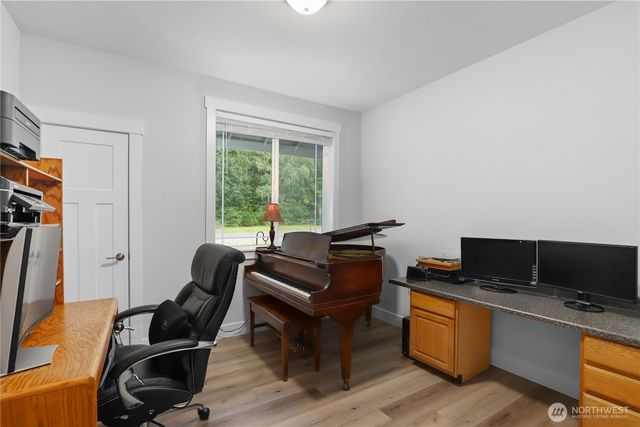 10135 Albany Park Lane SW, Rochester, WA 98579