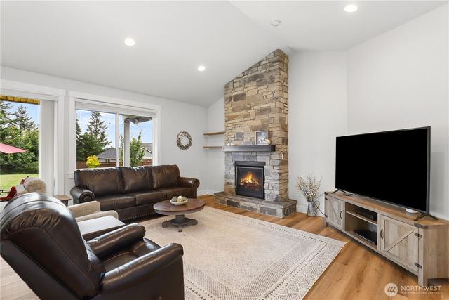 10135 Albany Park Lane SW, Rochester, WA 98579