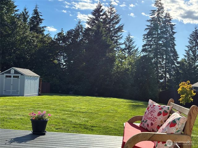 10135 Albany Park Lane SW, Rochester, WA 98579